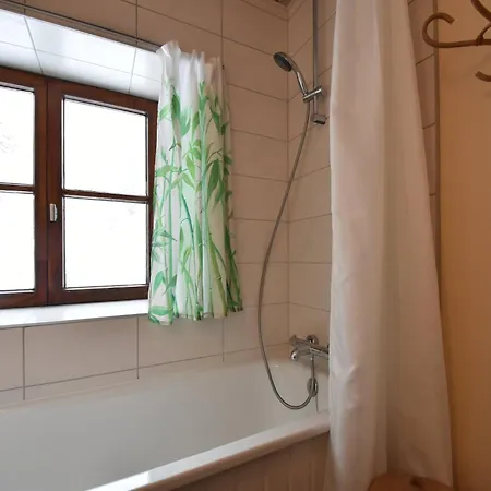 Rustic Vacation Home, Baneux, Cleaning Included *