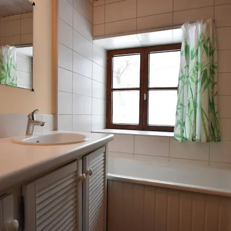 Rustic Vacation Home, Baneux, Cleaning Included Ferienhaus *