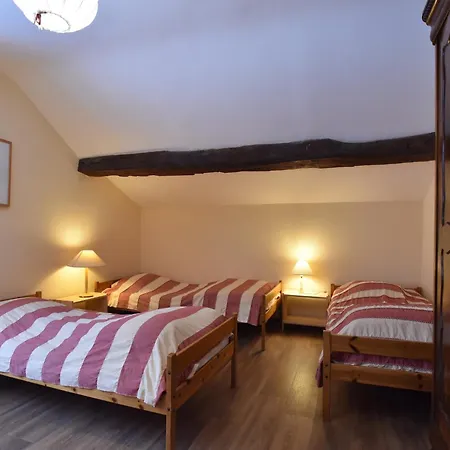 Rustic Vacation Home, Baneux, Cleaning Included Ferienhaus *